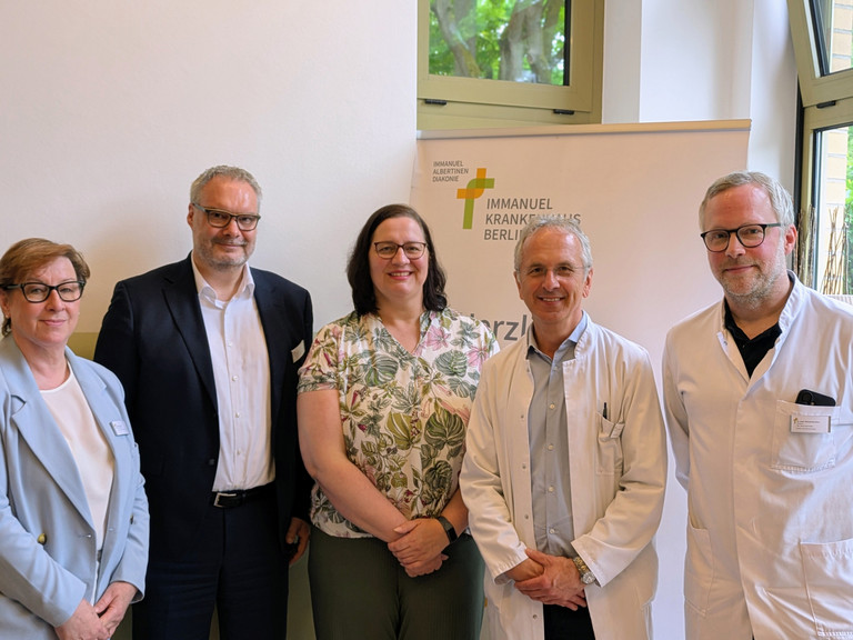 (vlnr.) Martina Kringe, Roy J. Noack, Ellen Haußdörfer, Prof. Dr. Andreas Michalsen, Dr. Michael Berndsen (vlnr.) Martina Kringe, Roy J. Noack, Ellen Haußdörfer, Prof. Dr. Andreas Michalsen, Dr. Michael Berndsen