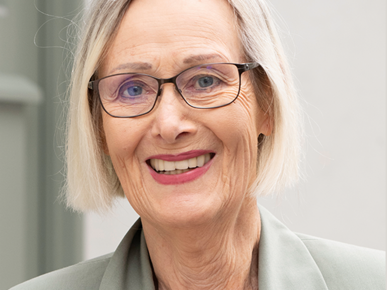 Portraitfoto von der Hamburger Psychologin und Bestsellerautorin Dr. Eva Wlodarek. Portraitfoto von der Hamburger Psychologin und Bestsellerautorin Dr. Eva Wlodarek.