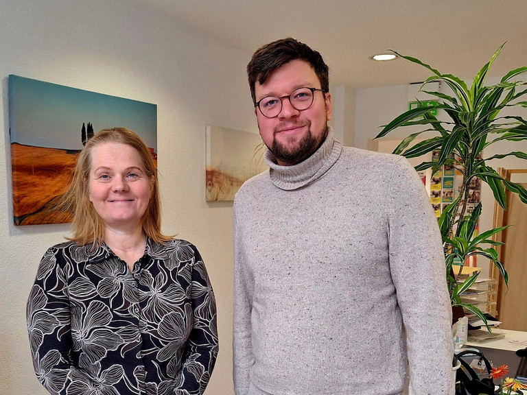 Dorit Mauersberger, Leiterin der Immanuel Beratung Fischerinsel und Abgeordneter Lukas Schaal Dorit Mauersberger, Leiterin der Immanuel Beratung Fischerinsel und Abgeordneter Lukas Schaal