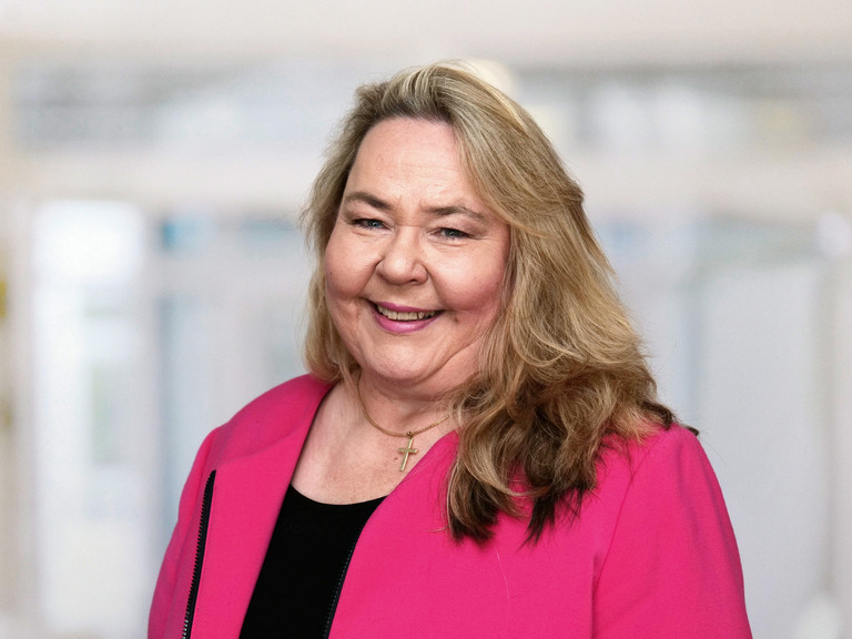 Portraitfoto von Andrea Wichmann, ab dem 01.05.2026 Konzerngeschäftsführerin Personal und Services, Immanuel Albertinen Diakonie Portraitfoto von Andrea Wichmann, ab dem 01.05.2026 Konzerngeschäftsführerin Personal und Services, Immanuel Albertinen Diakonie