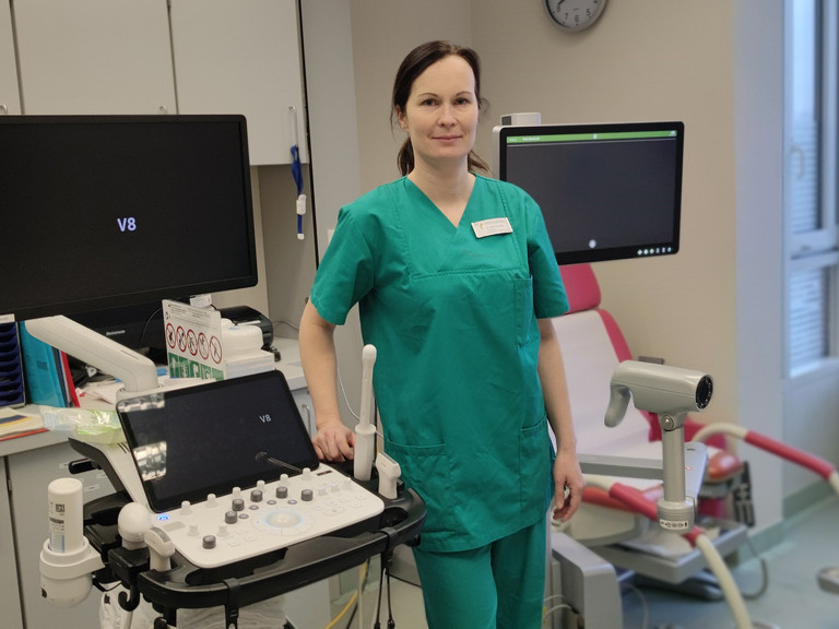 Tina Jeske steht in den Praxisräumen der Dysplasiesprechstunde des Immanuel MVZ Klosterfelde in Bernau Tina Jeske steht in den Praxisräumen der Dysplasiesprechstunde des Immanuel MVZ Klosterfelde in Bernau