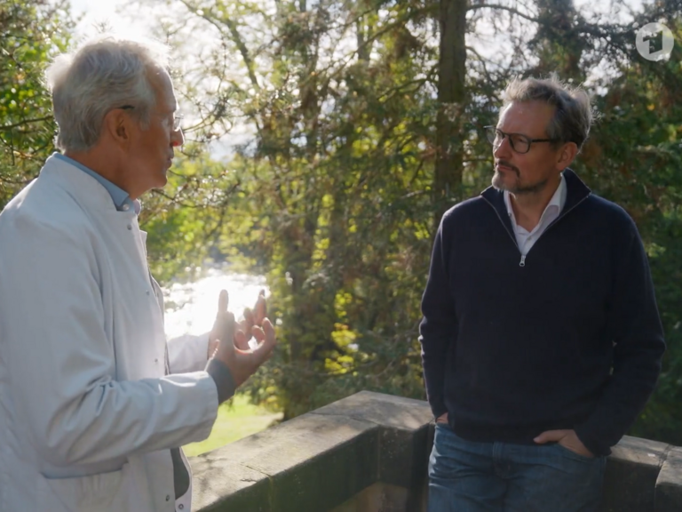 Prof. Dr. Andreas Michalsen im Gespräch mit Dr. Eckart von Hirschhausen im Immanuel Krankenhaus Berlin zum Thema Zucker, Gesundheit und bewusste Ernährung für die ARD-Dokumentation „Hirschhausen und der Zucker“. Prof. Dr. Andreas Michalsen im Gespräch mit Dr. Eckart von Hirschhausen im Immanuel Krankenhaus Berlin zum Thema Zucker, Gesundheit und bewusste Ernährung für die ARD-Dokumentation „Hirschhausen und der Zucker“.
